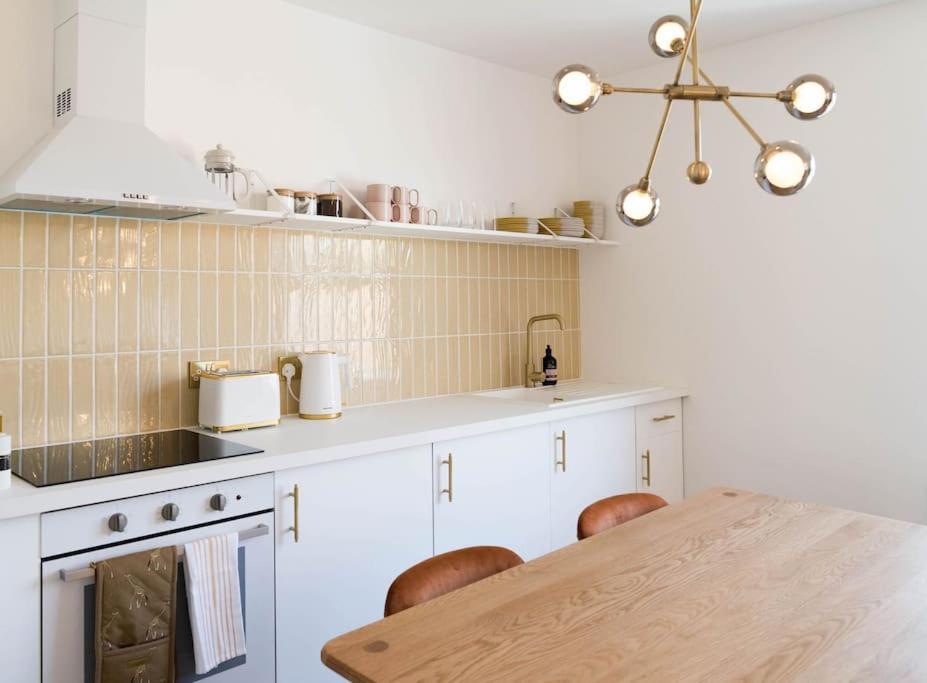 Boutique Central Margate Apt. - Edge Of Old Town! Extérieur photo